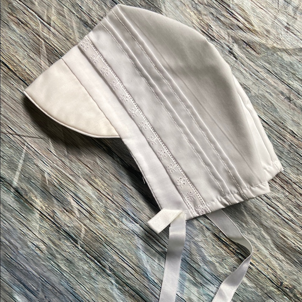 Vintage Crisp White Bonnet Hat with Chin Ties